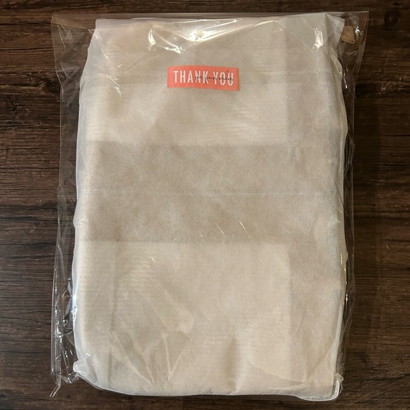 *New* Quilted Shoulder Bag/Tote Bag W/ Zipper - Tan and Beige - Picture 7 of 7